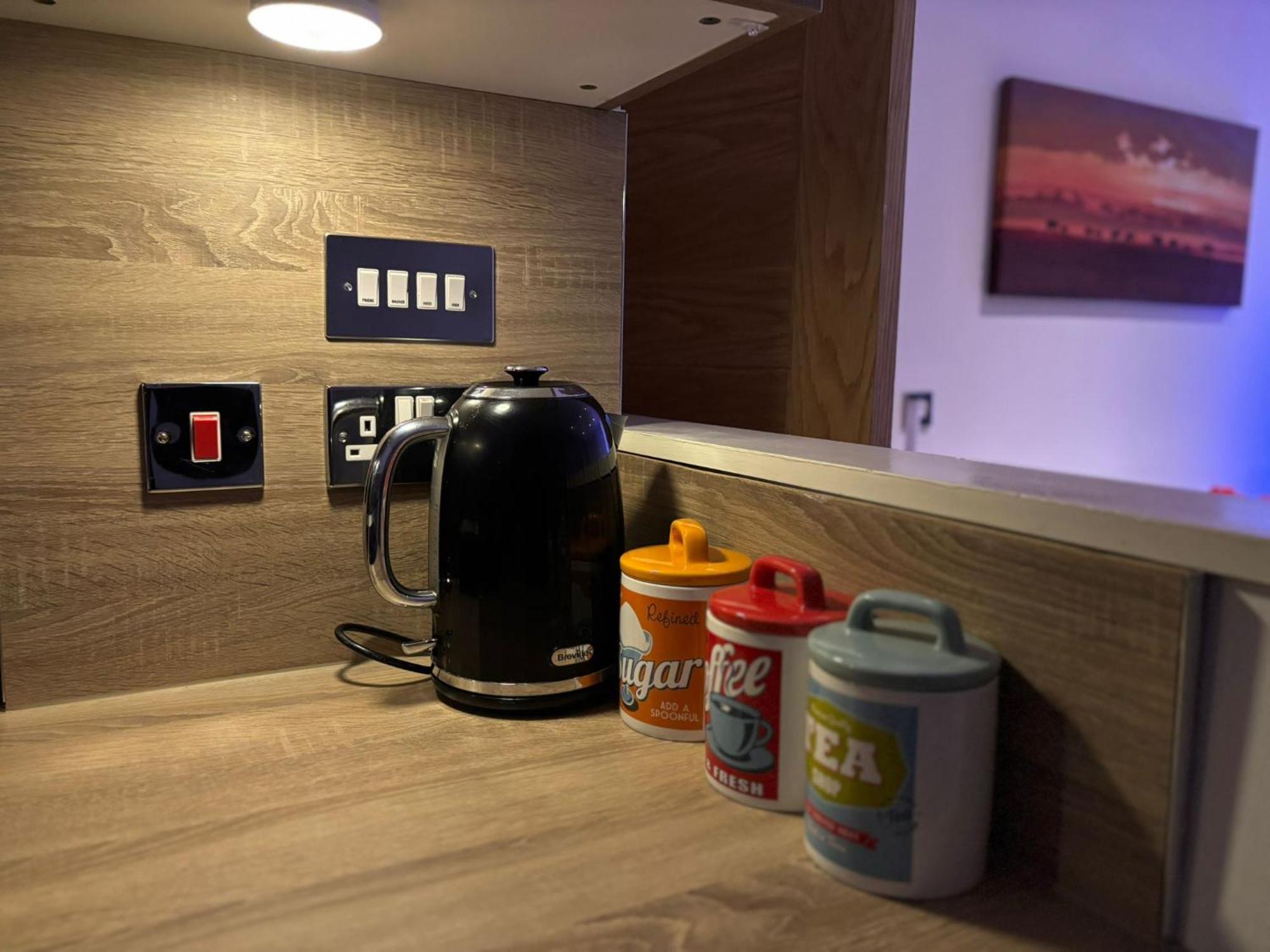 24-7 Secured City Centre Apartments With Free Underground Parking And Wifi Birmingham Luaran gambar