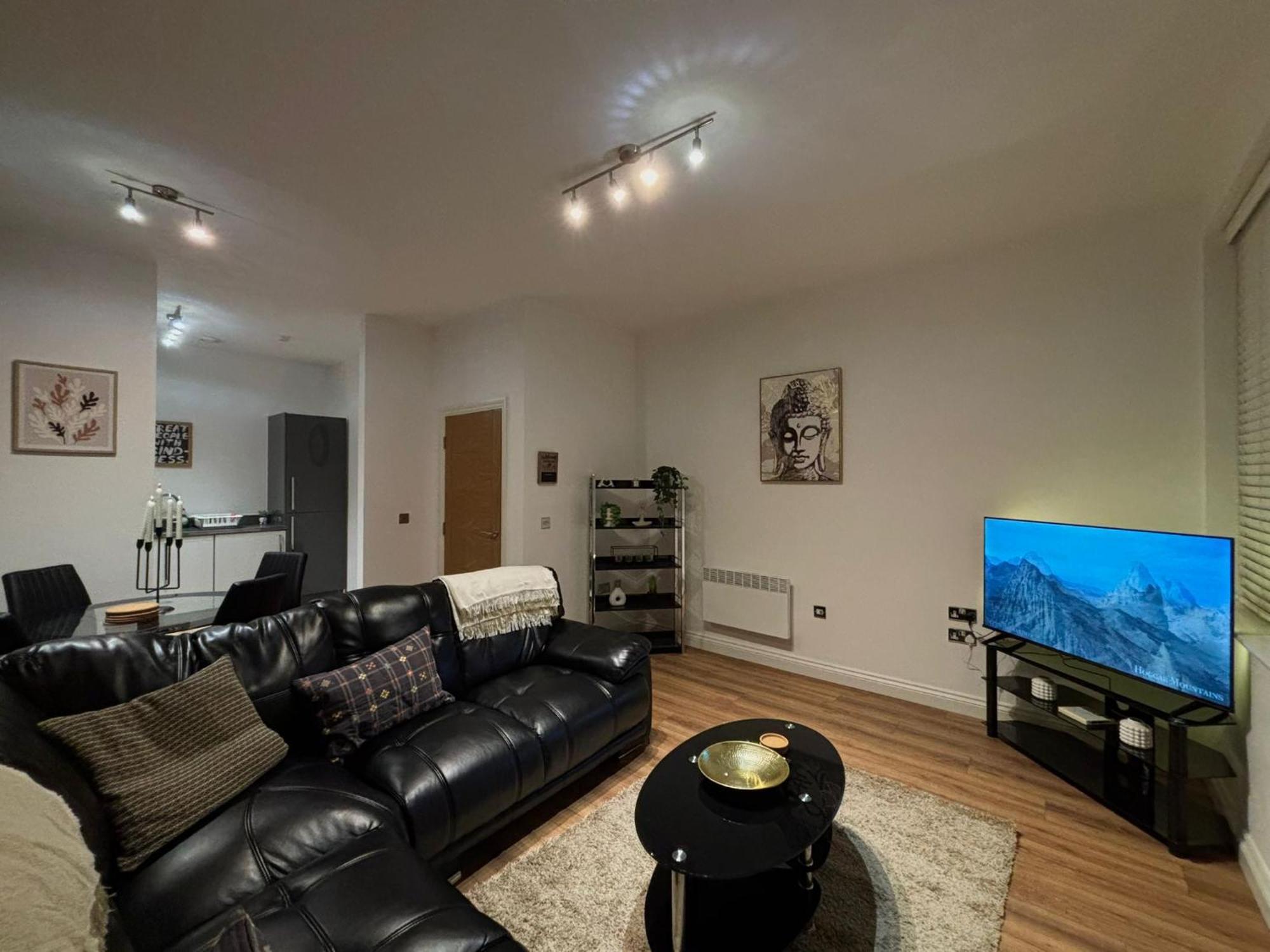 24-7 Secured City Centre Apartments With Free Underground Parking And Wifi Birmingham Luaran gambar