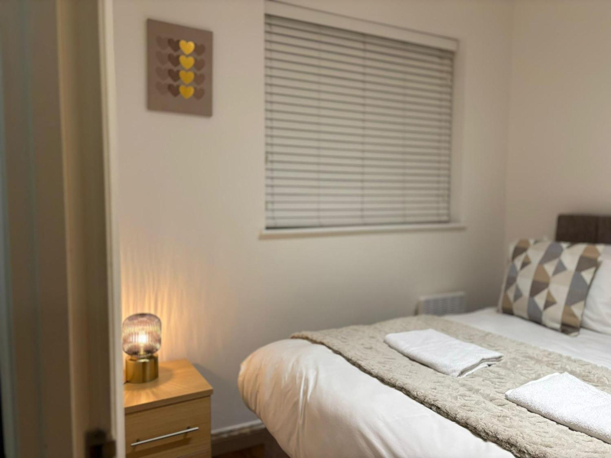 24-7 Secured City Centre Apartments With Free Underground Parking And Wifi Birmingham Luaran gambar
