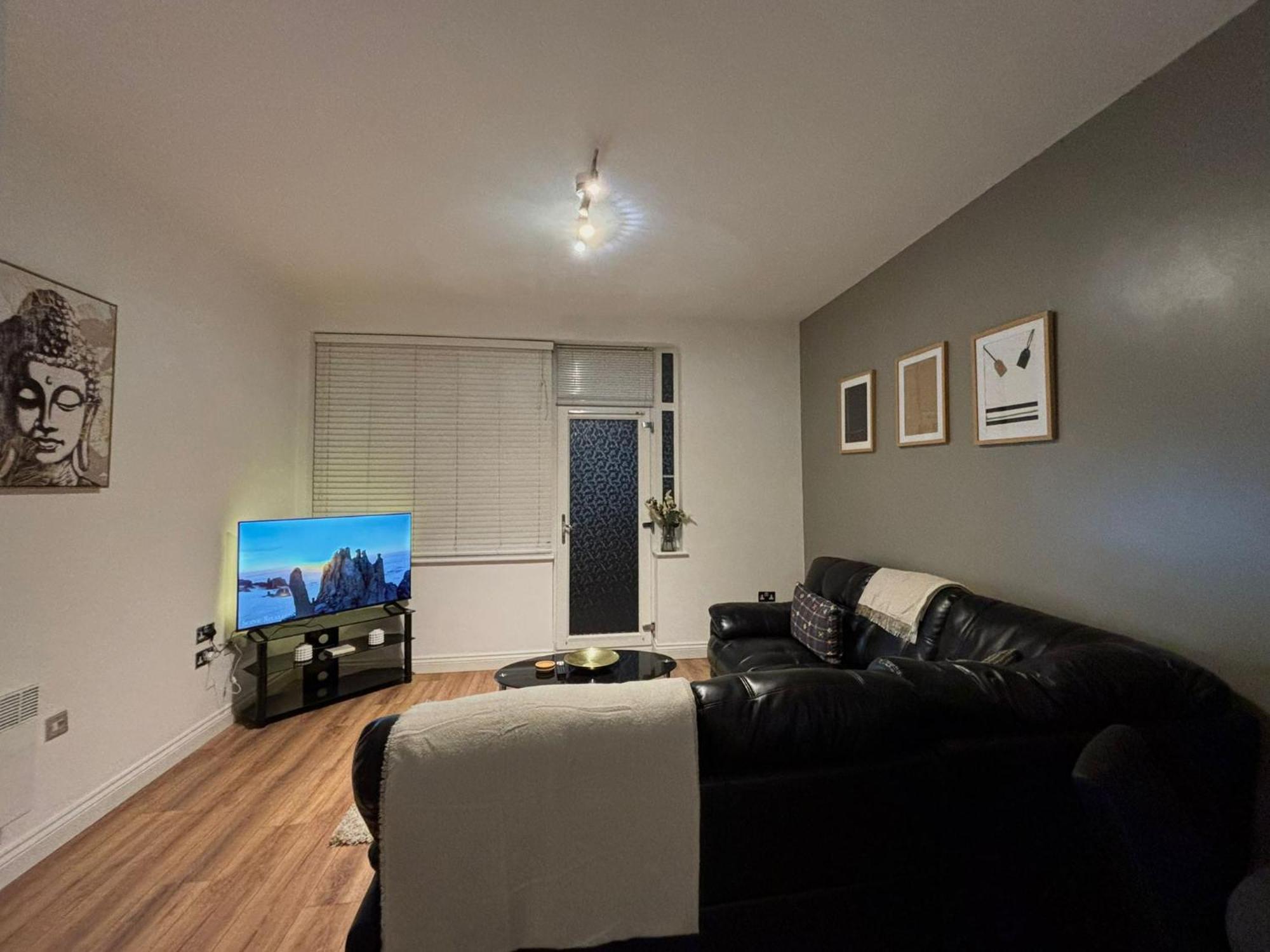 24-7 Secured City Centre Apartments With Free Underground Parking And Wifi Birmingham Luaran gambar