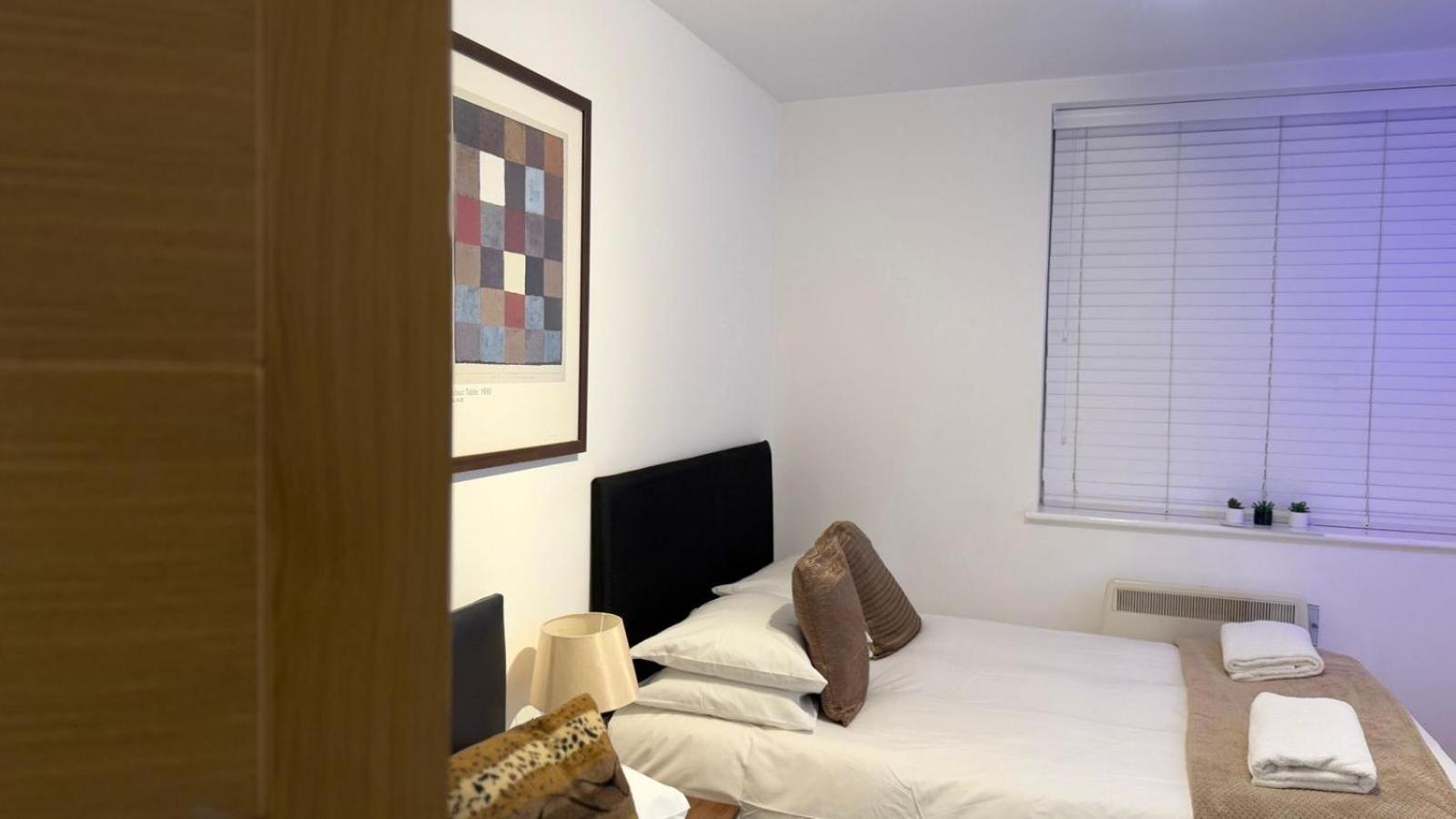 24-7 Secured City Centre Apartments With Free Underground Parking And Wifi Birmingham Luaran gambar