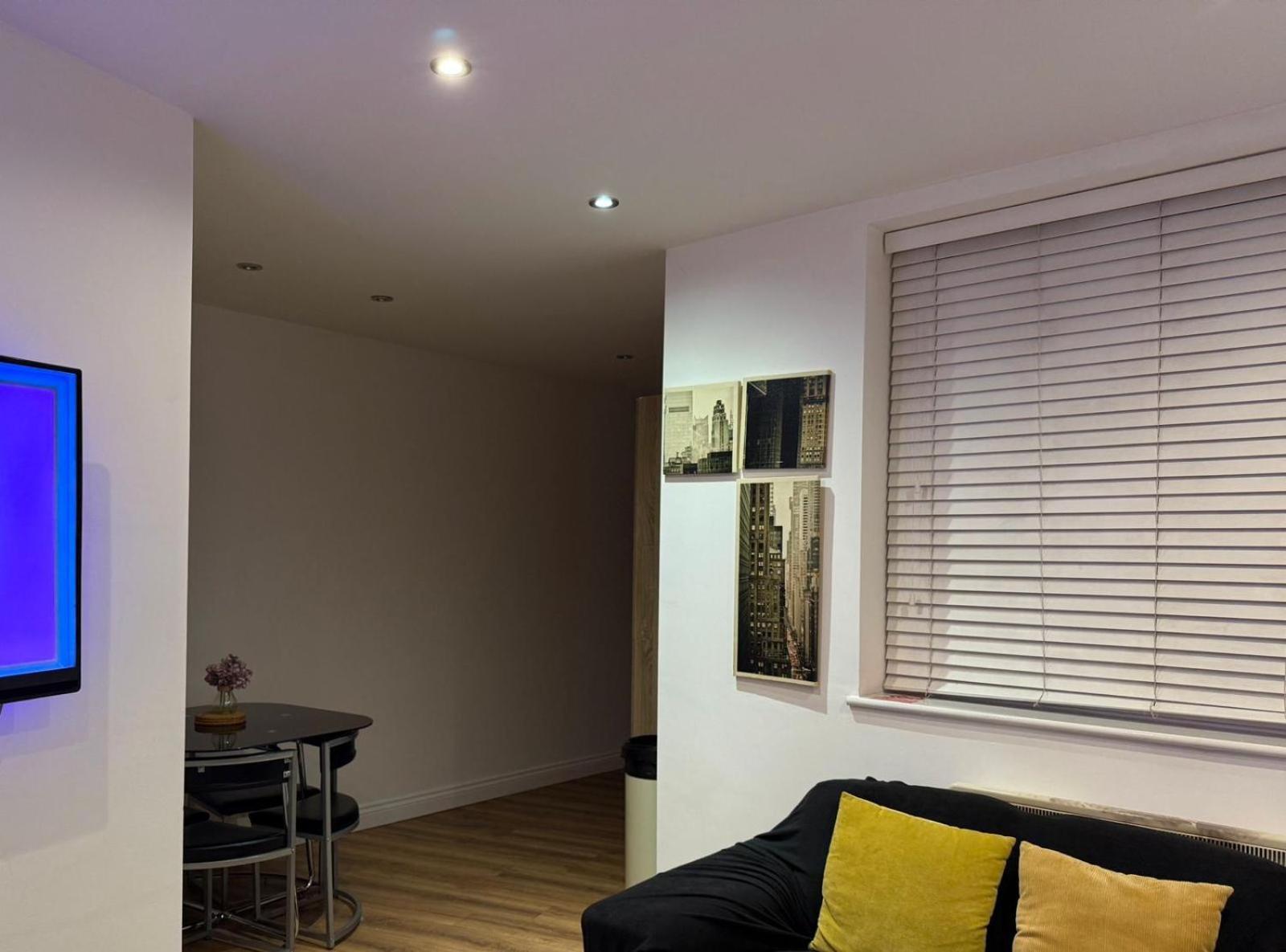 24-7 Secured City Centre Apartments With Free Underground Parking And Wifi Birmingham Luaran gambar