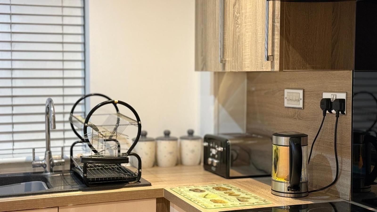 24-7 Secured City Centre Apartments With Free Underground Parking And Wifi Birmingham Luaran gambar