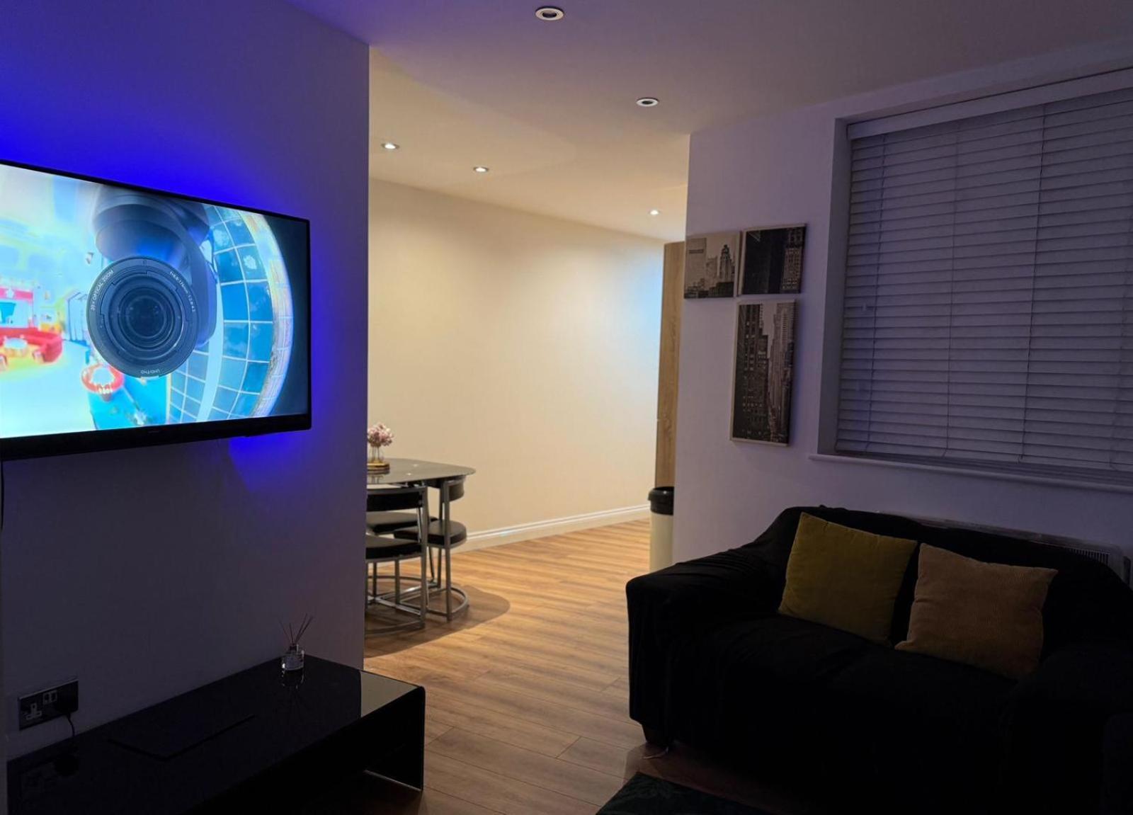 24-7 Secured City Centre Apartments With Free Underground Parking And Wifi Birmingham Luaran gambar